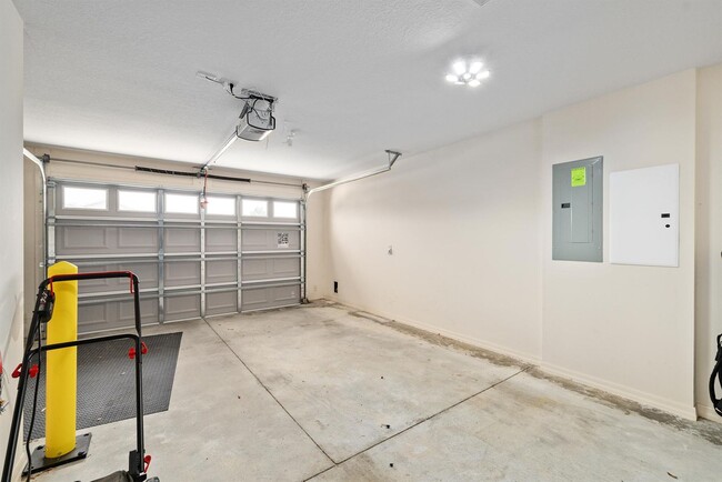 Building Photo - Furnished Annual Rental – Near Brownwood Town Square