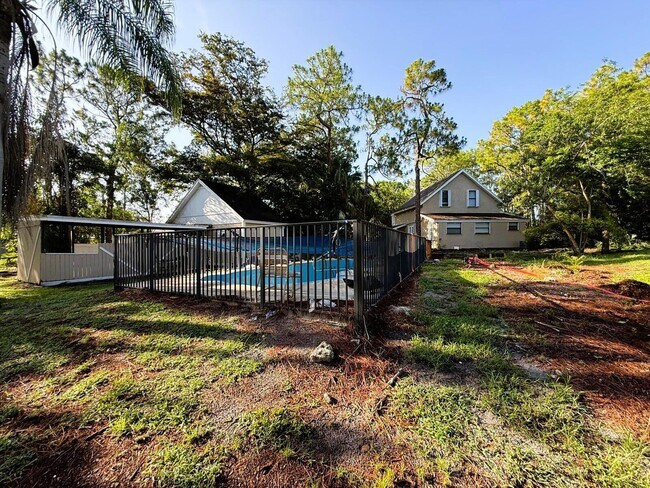 Building Photo - 17503 30th Ln N