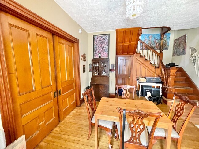 Building Photo - 3 Bedroom Apartment Superior Location South End of Burlington VT Available between 6/5-6/15