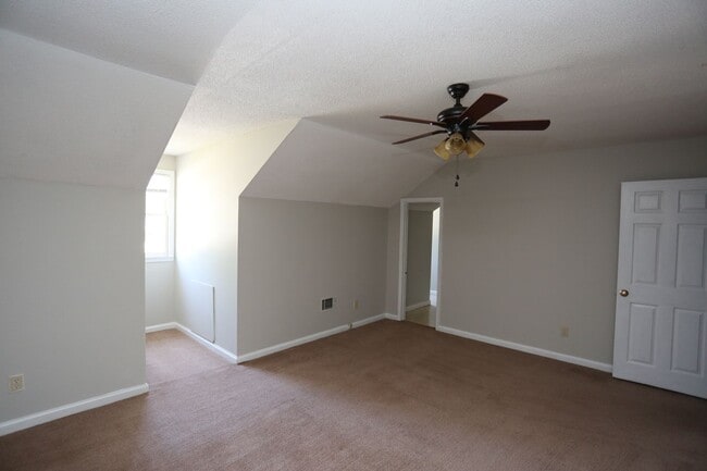 Building Photo - 3 Bedroom at Countryside