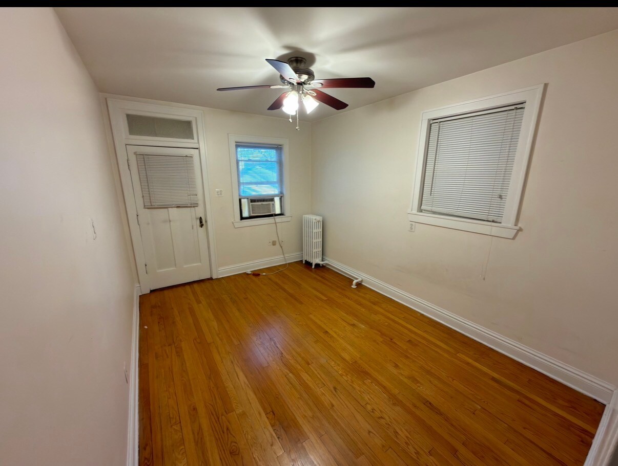 Building Photo - 1008 Lathrop Ave