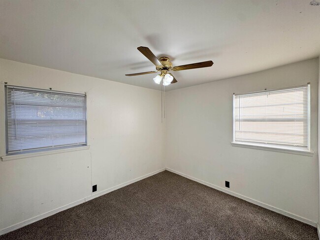 Building Photo - 1504 Red Fox Rd