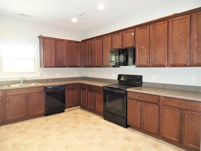Building Photo - Home for rent in Odenville... Available to...