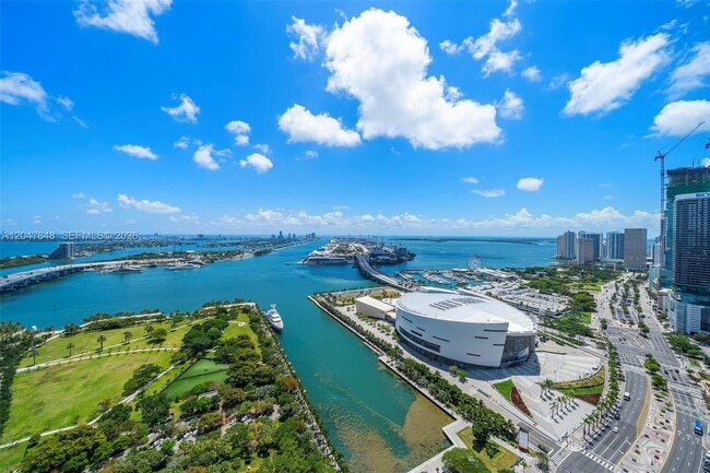 Building Photo - 900 Biscayne Blvd