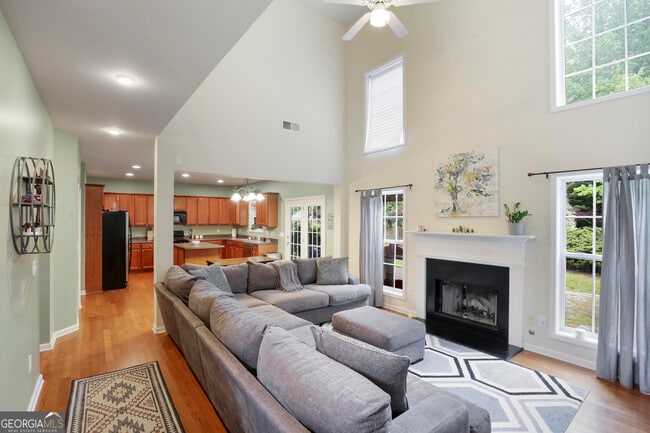 Building Photo - 1360 Silvergate Dr