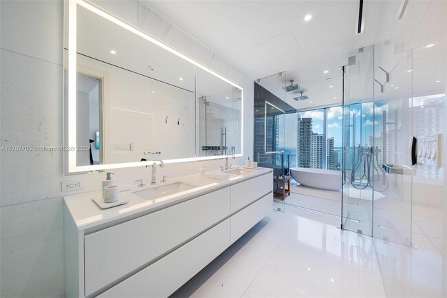 Building Photo - 300 Biscayne Blvd Way