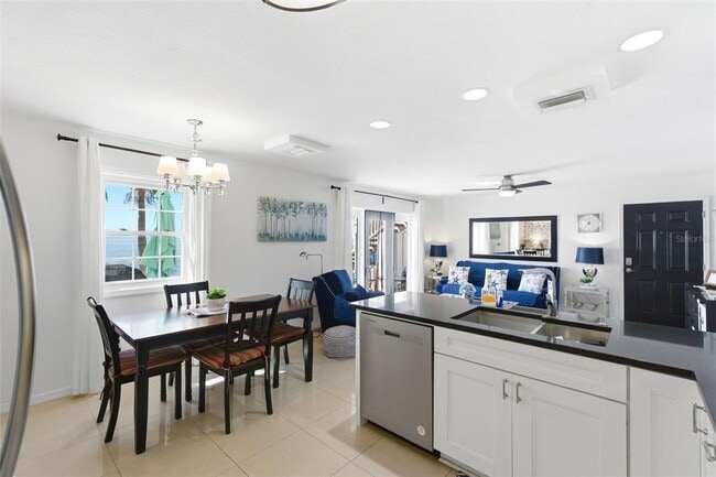 Building Photo - 5280 Coquina Key Dr SE