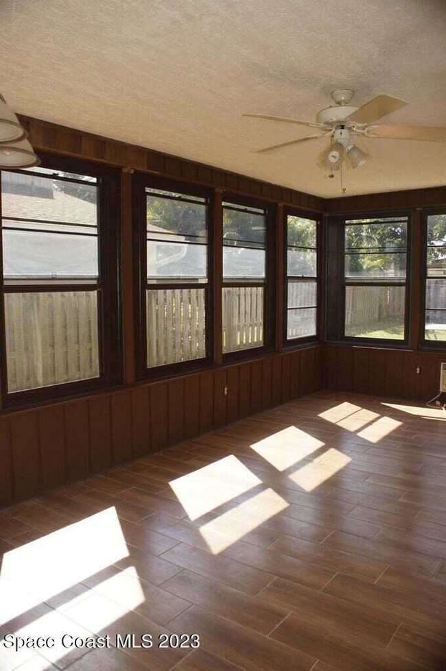 Building Photo - 230 Applewood Cir