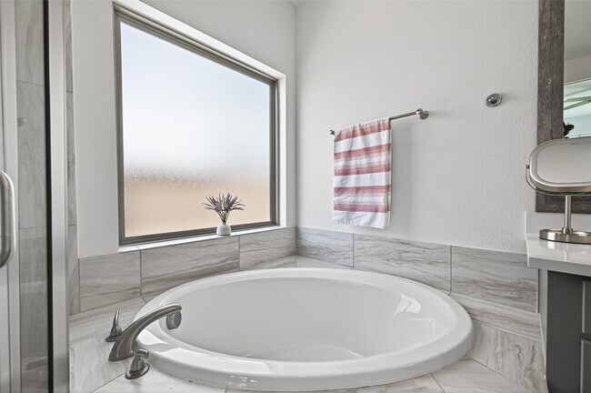 Building Photo - 2703 Tanager Trace