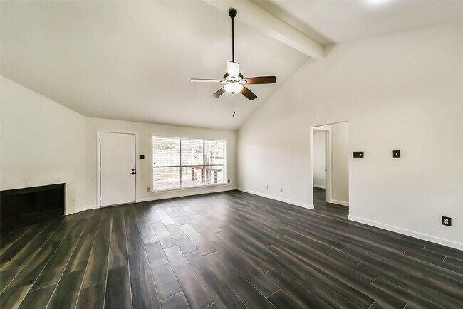 Building Photo - 2511 Pine Cone Dr