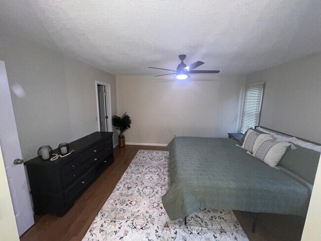 Building Photo - 6 Gail Dr