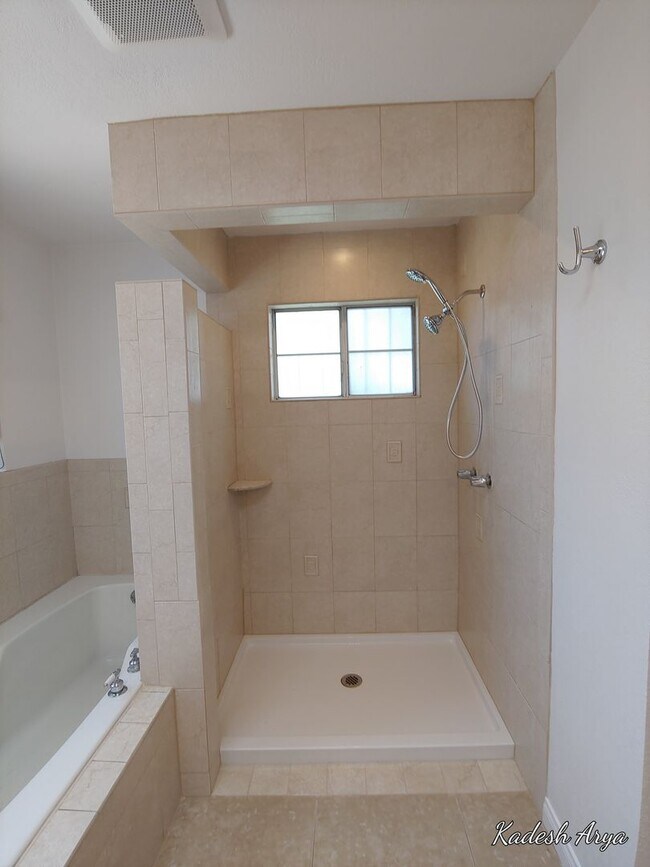 Building Photo - Built for 6 | Walk to San Diego State University | 5BR House + Yard