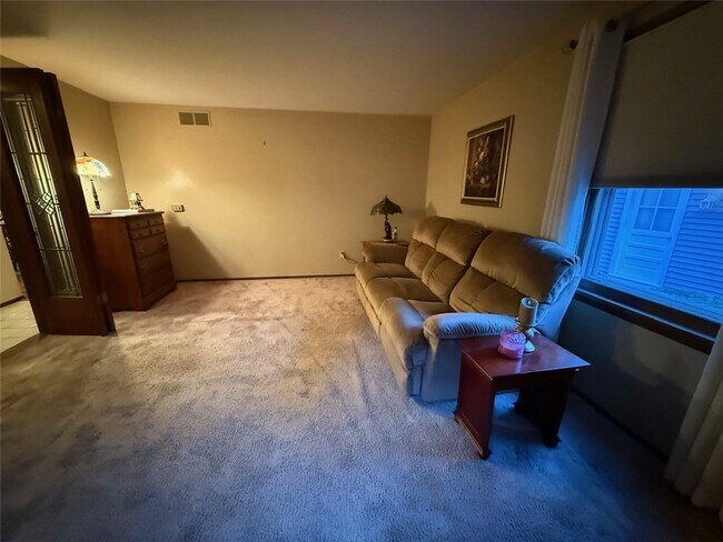 Building Photo - 56 Tree Brook Dr