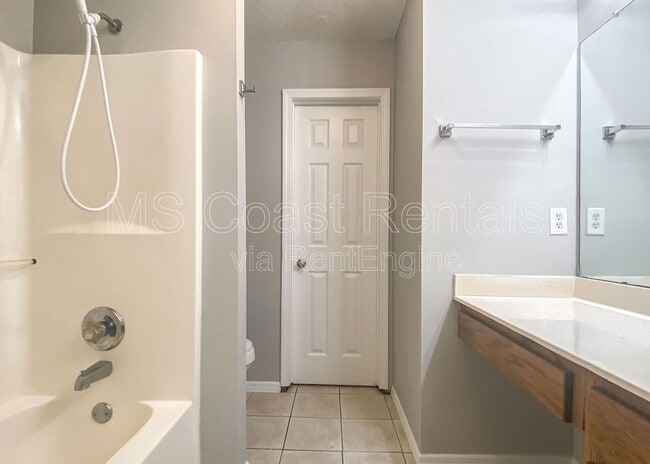 Building Photo - 10545 Bay Tree Dr