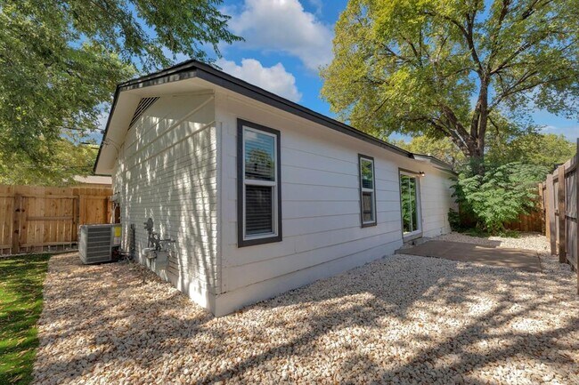 Building Photo - 1008 Wilks Ave