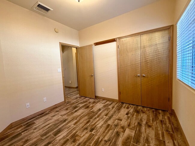 Building Photo - 1100 W Vulcan Ave