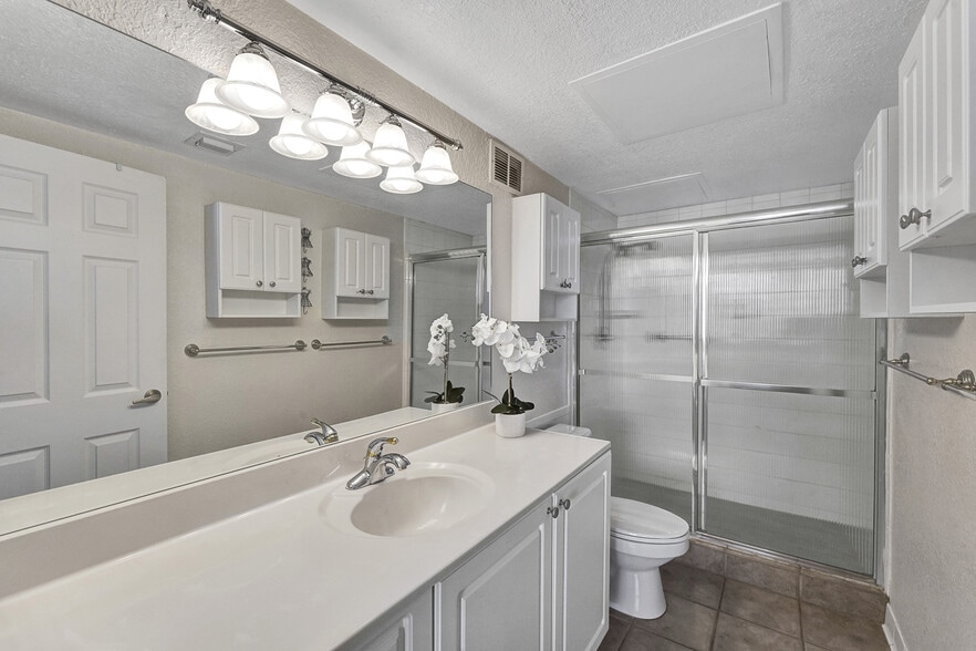 Building Photo - 2501 S Ocean Dr
