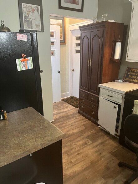 Building Photo - 2118 Elm St