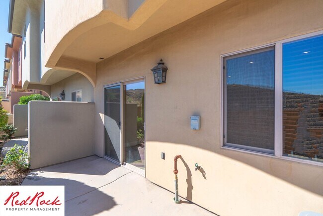 Building Photo - Dog Friendly, Beautiful Southgate Townhome!