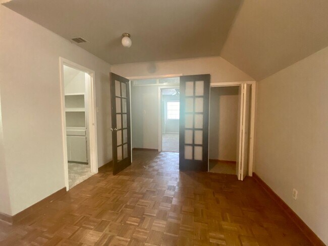 Building Photo - 4/3 Home in Clarksville! Incredible location! Available for August Prelease
