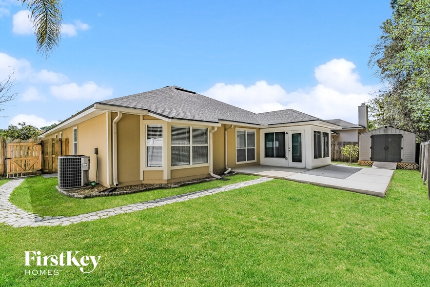 Building Photo - 13990 Summer Breeze Dr