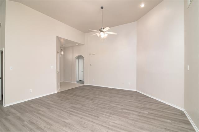Building Photo - 9901 Amaryllis Ln