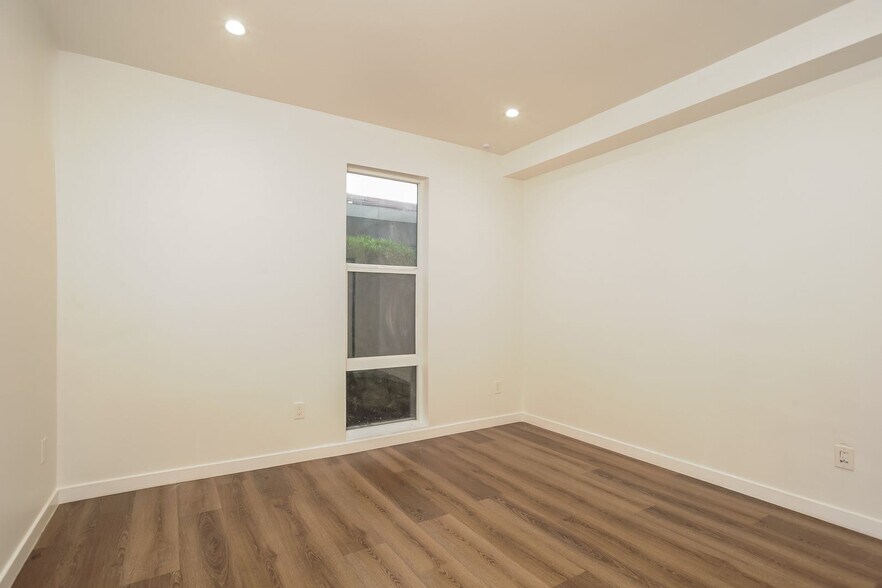 Building Photo - 705 Belden Ave