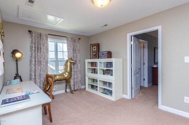 Building Photo - 219 Peggy's Trce