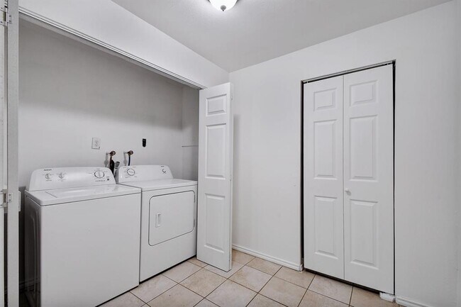 Building Photo - 430 Beryl Dr