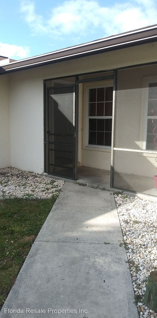 Building Photo - 605 SE 13th Terrace