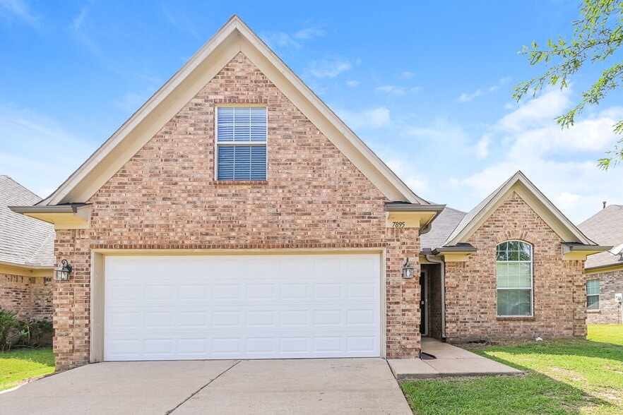 Primary Photo - 7895 Ridgedale Dr