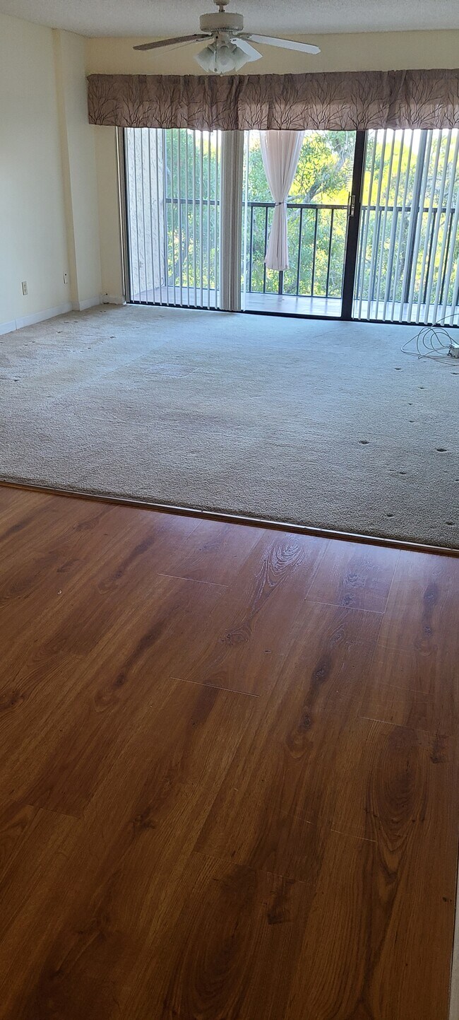 Building Photo - 2800 Cove Cay Dr