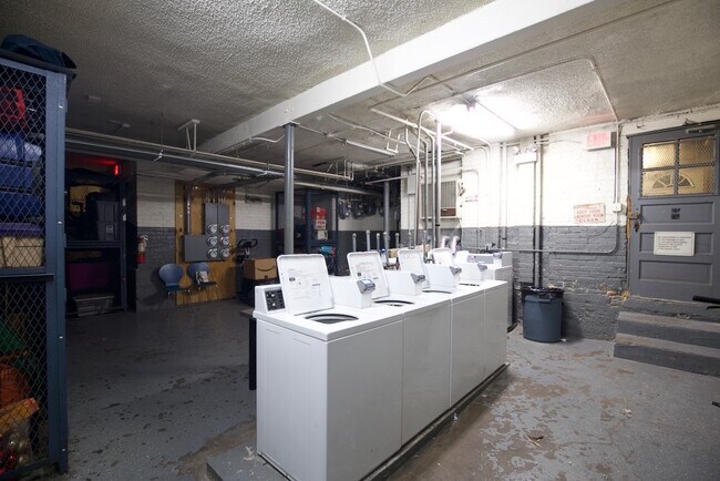 Building Photo - 3450 N Racine Ave