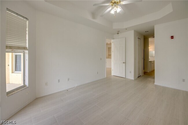 Building Photo - 15250 Riverbend Blvd