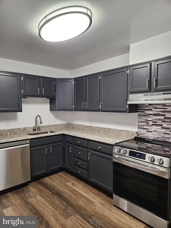 Building Photo - 6322 Bentham Ct