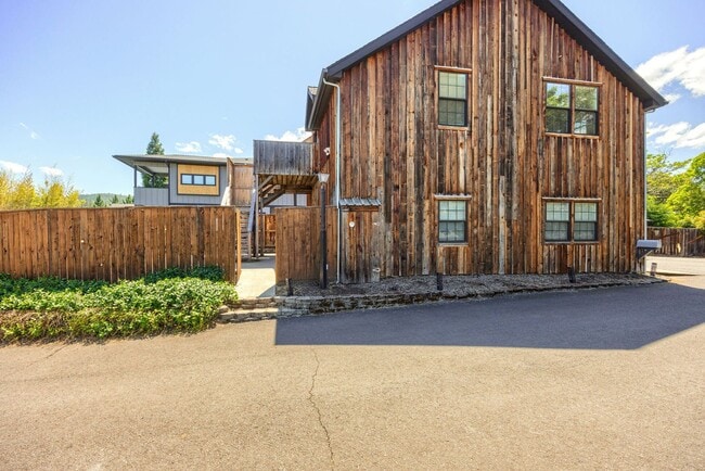 Building Photo - Peaceful 2-bedroom 1-bath Cottage with Deck, Privacy, and Scenic Views! $200 Utility fee pays for...