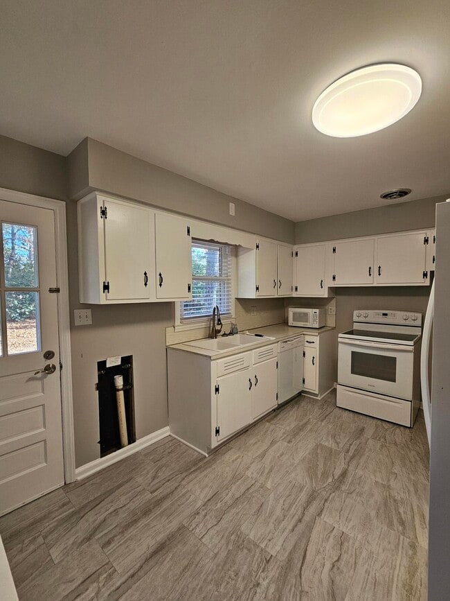 Building Photo - 384 Mimosa Cir