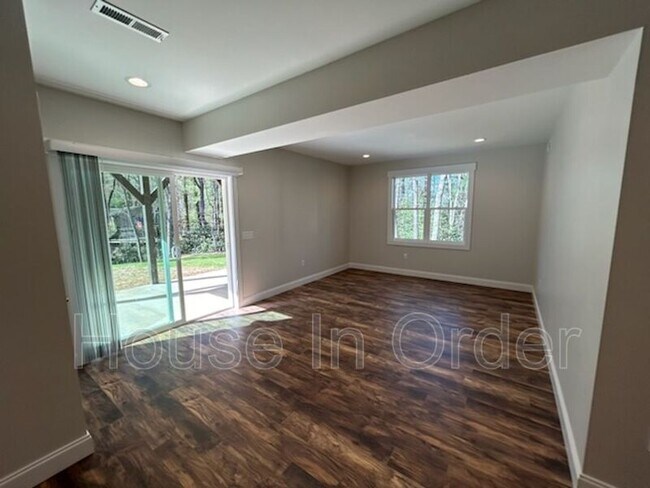 Building Photo - 203 Fletcher View Dr