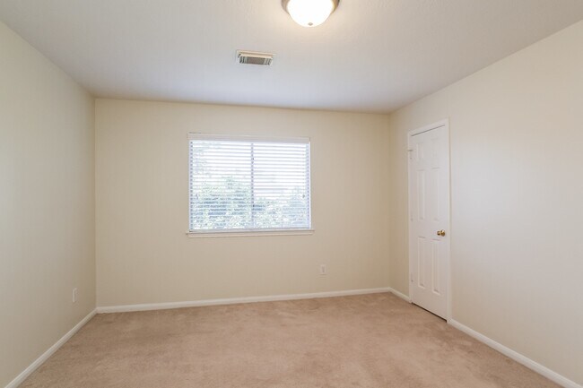 Building Photo - 2715 Fox View Cir