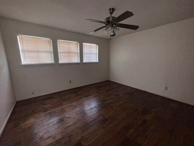 Building Photo - 106 Martingale