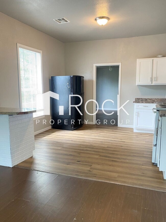 Building Photo - 328 N Philadelphia Ave