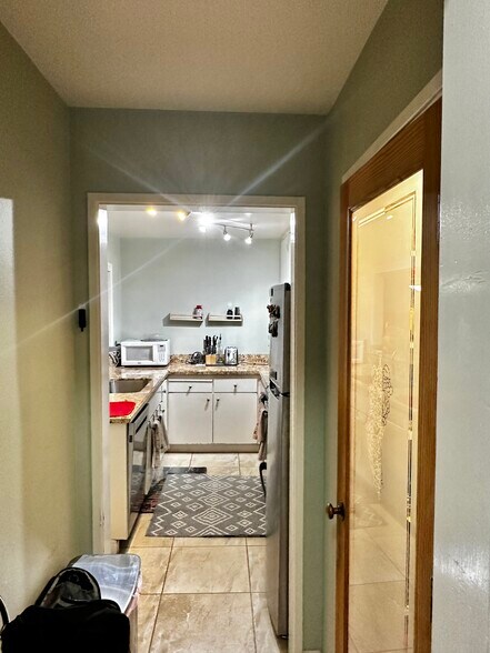 Building Photo - 932 Peninsula Ave