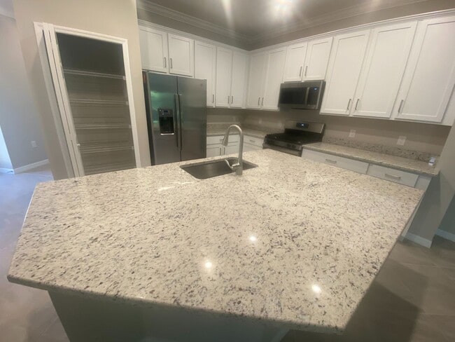 Building Photo - 15220 Cortona Wy