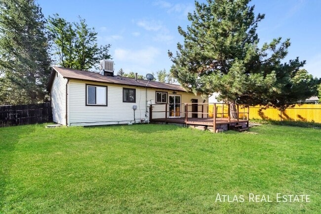 Building Photo - 14955 E Columbia Dr