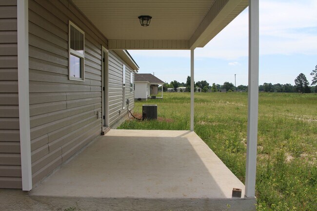 Building Photo - 17 Smith Dairy Rd