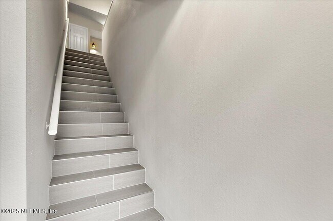 Building Photo - 13703 Richmond Park Dr N