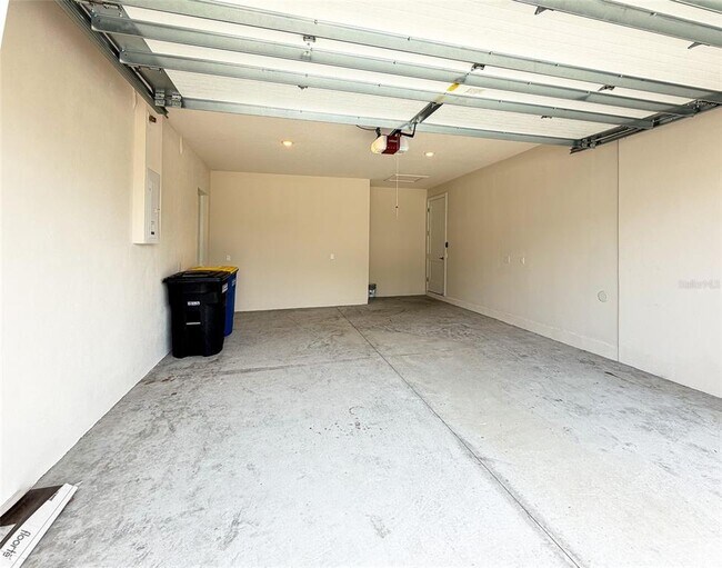 Building Photo - 2065 Paragon Cir W