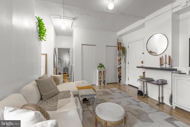 Building Photo - 1324 Locust St