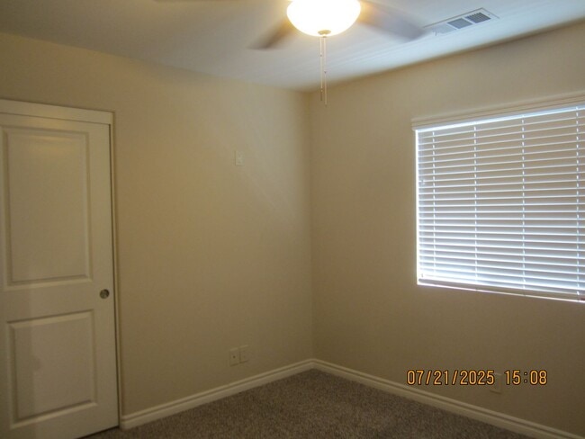 Building Photo - Immaculate Single Story Like New