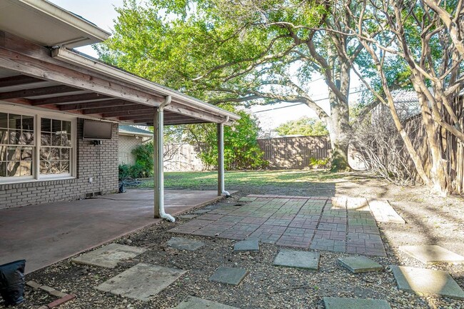 Building Photo - 6605 Deloache Ave